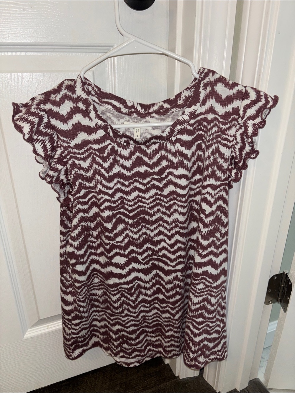 Maurice’s Maroon and White Zigzag Flutter Sleeve Top